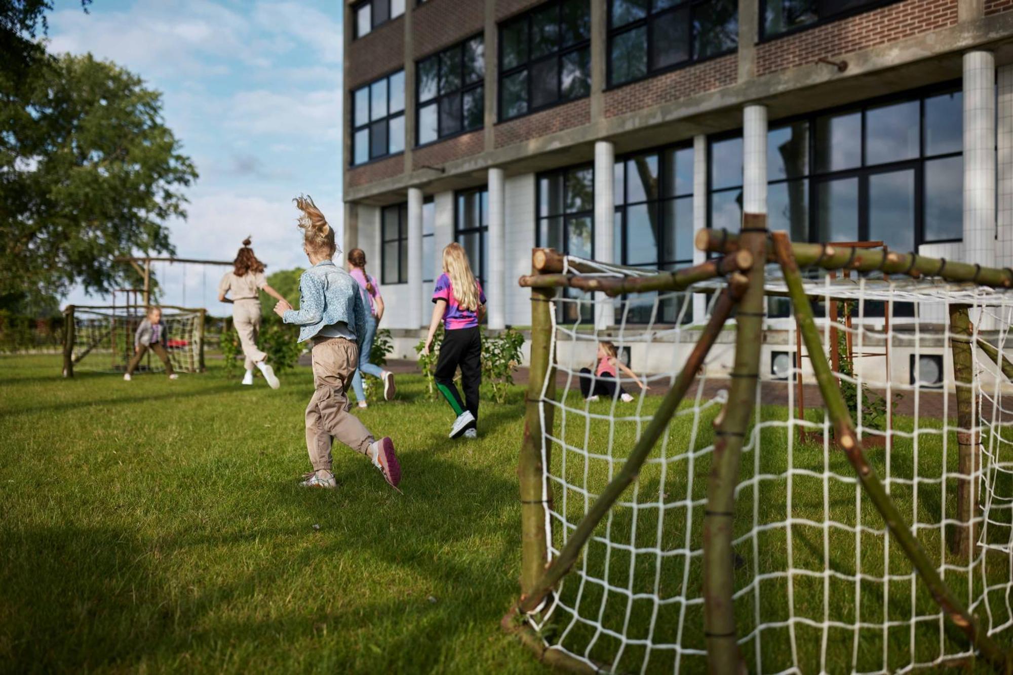 Suvelfabryk Aparthotel Lioessens Exteriör bild